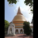 Der Phra Pathom Chedi in Nakhon Pathom, das mit 127&nbsp;m Höhe weltweit höchste buddhistische Bauwerk